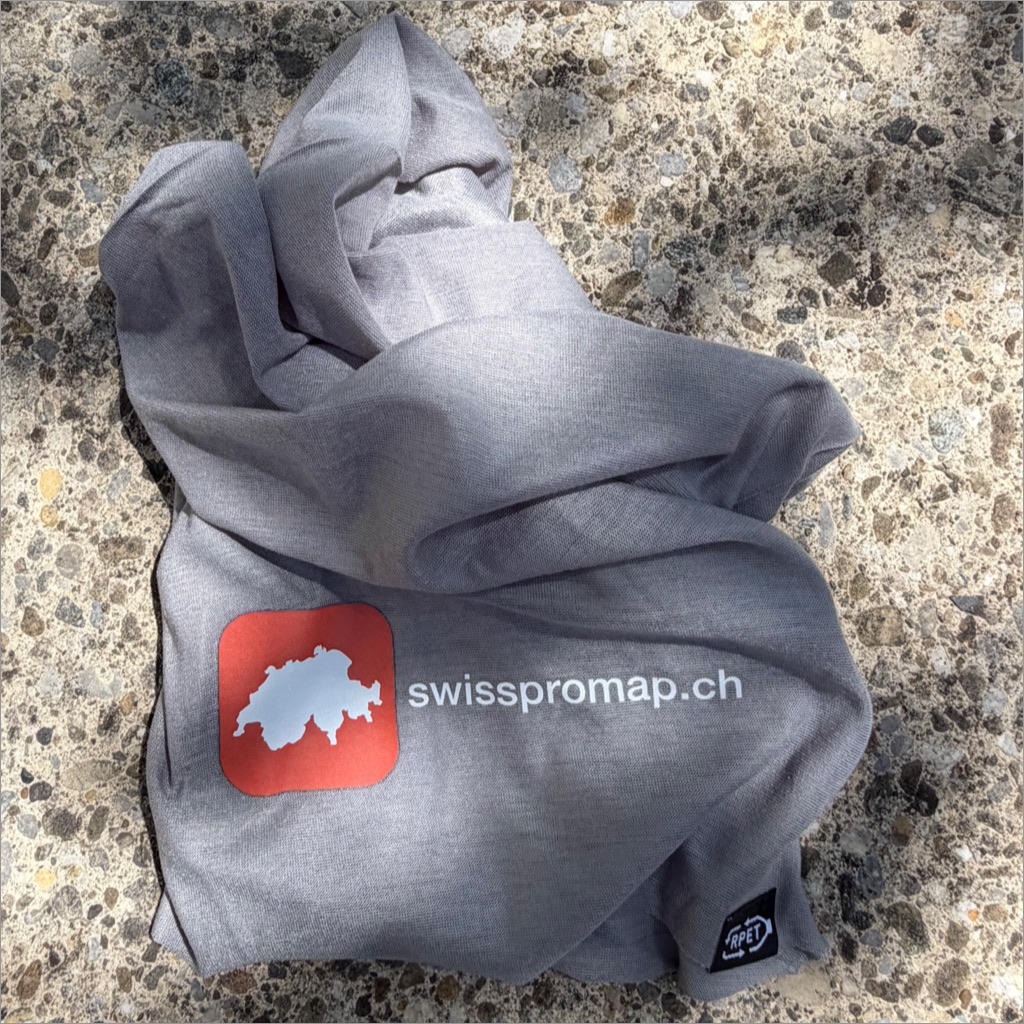 Scaldacollo multifunzione: primo piano con logo